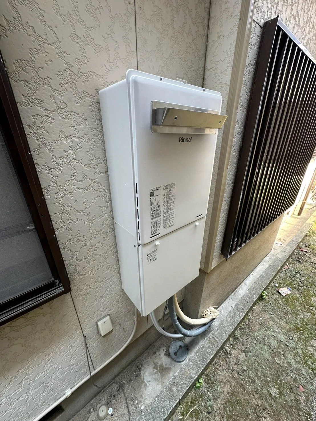 外壁に新しく設置した給湯器